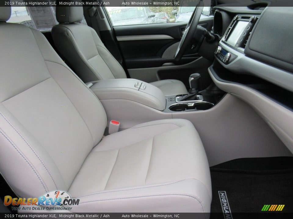 2019 Toyota Highlander XLE Midnight Black Metallic / Ash Photo #13