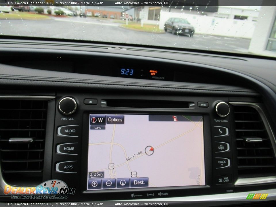2019 Toyota Highlander XLE Midnight Black Metallic / Ash Photo #17