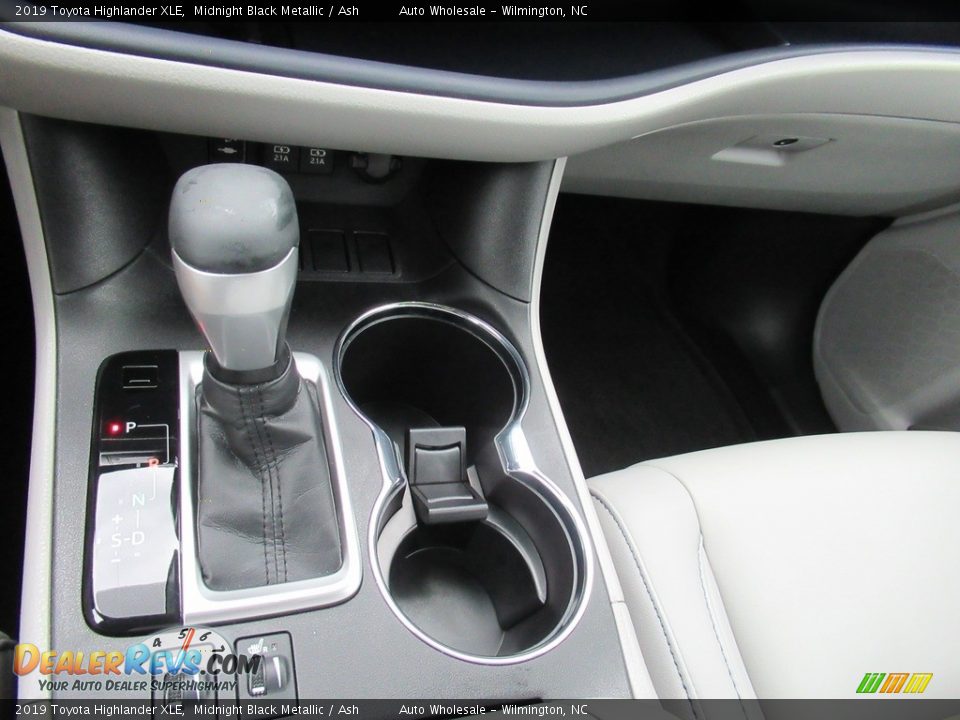 2019 Toyota Highlander XLE Midnight Black Metallic / Ash Photo #20