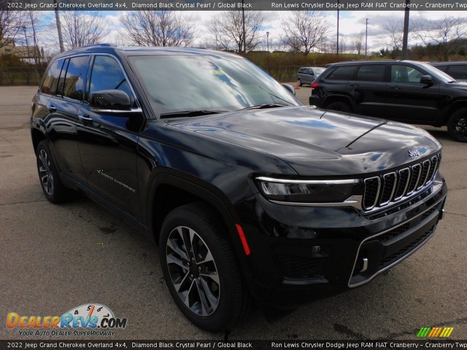 Front 3/4 View of 2022 Jeep Grand Cherokee Overland 4x4 Photo #3