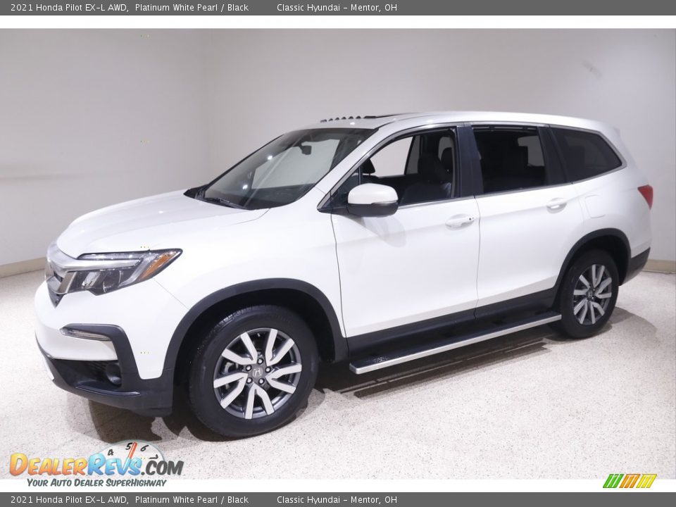 Front 3/4 View of 2021 Honda Pilot EX-L AWD Photo #3