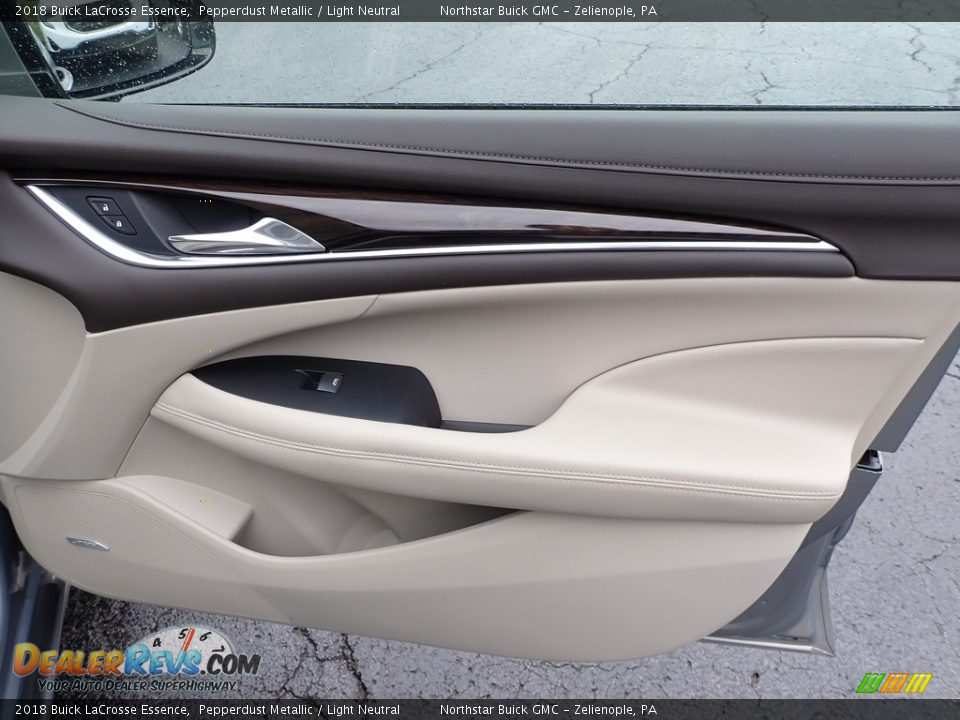 Door Panel of 2018 Buick LaCrosse Essence Photo #6