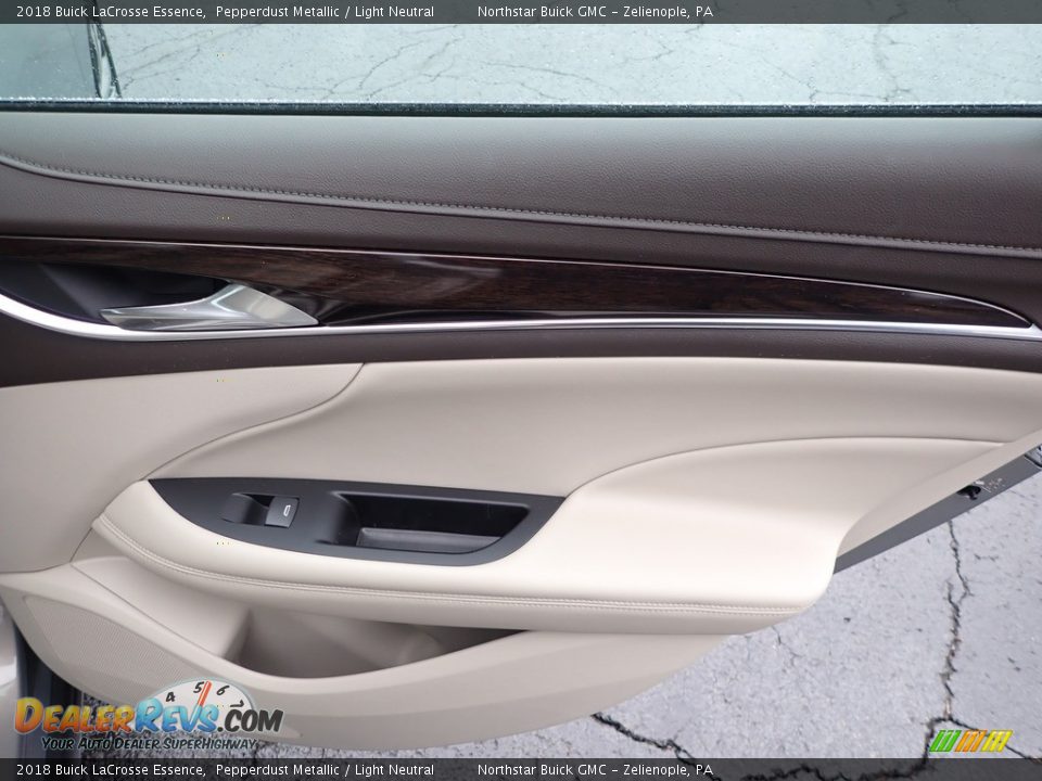 Door Panel of 2018 Buick LaCrosse Essence Photo #7