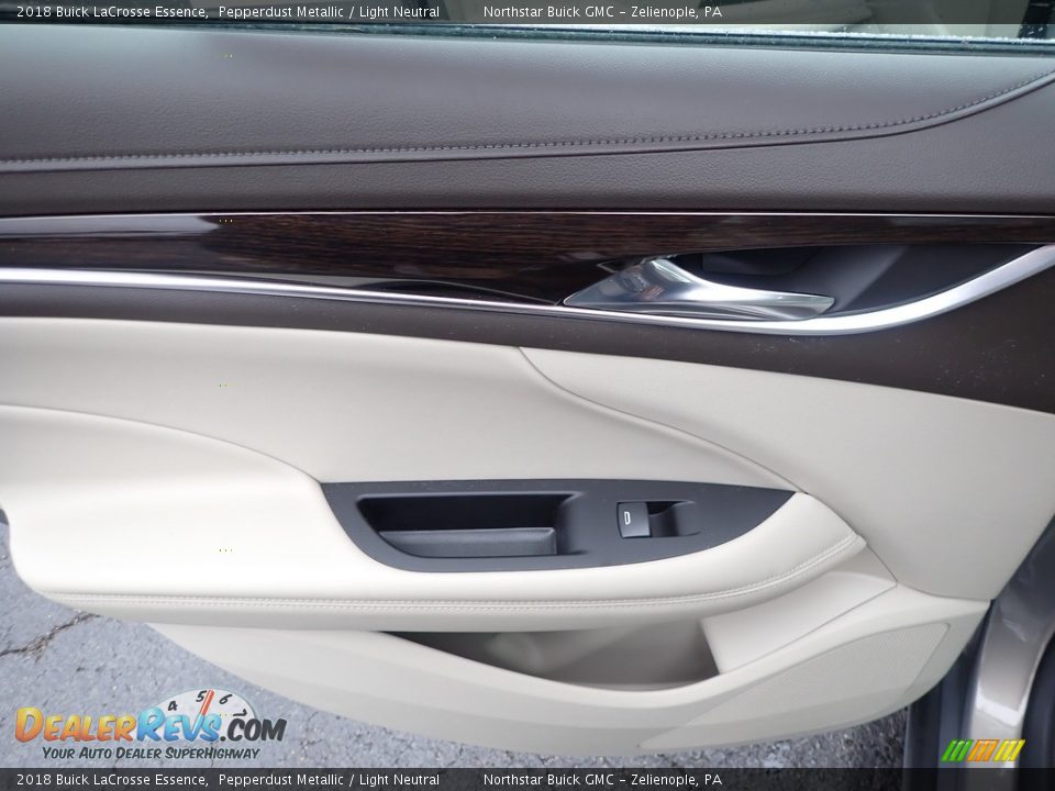 Door Panel of 2018 Buick LaCrosse Essence Photo #18