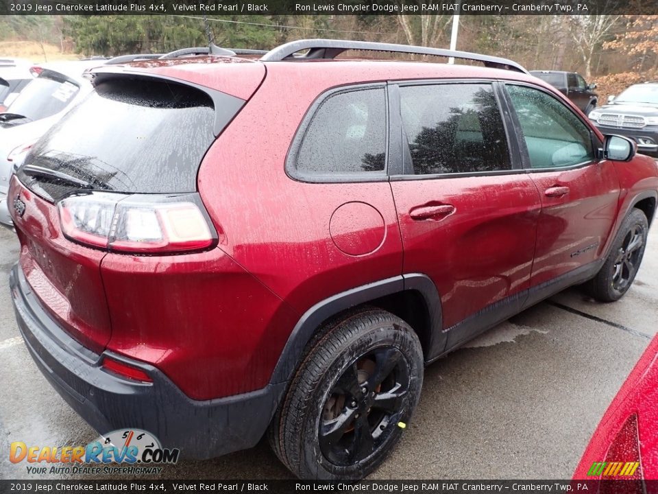 2019 Jeep Cherokee Latitude Plus 4x4 Velvet Red Pearl / Black Photo #3