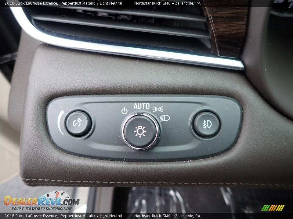 Controls of 2018 Buick LaCrosse Essence Photo #29