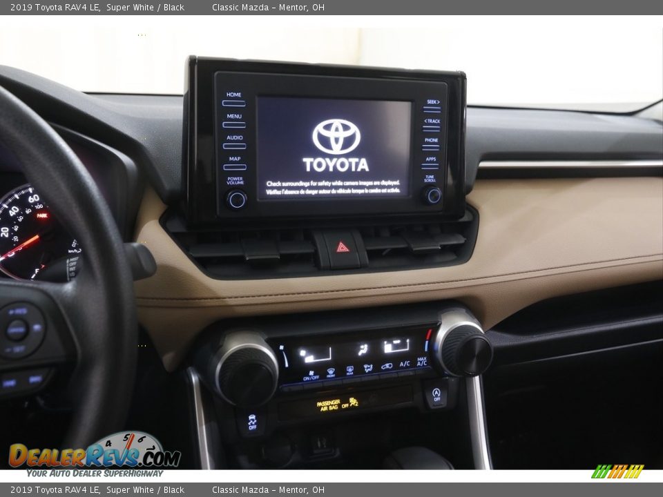2019 Toyota RAV4 LE Super White / Black Photo #9