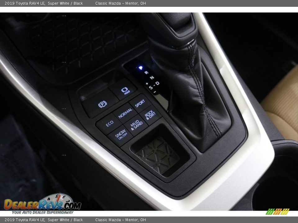 2019 Toyota RAV4 LE Super White / Black Photo #13