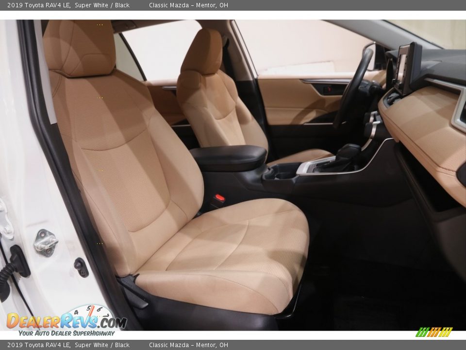2019 Toyota RAV4 LE Super White / Black Photo #14