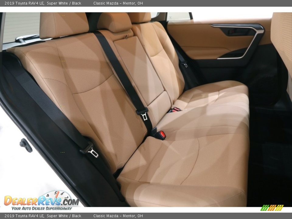 2019 Toyota RAV4 LE Super White / Black Photo #15