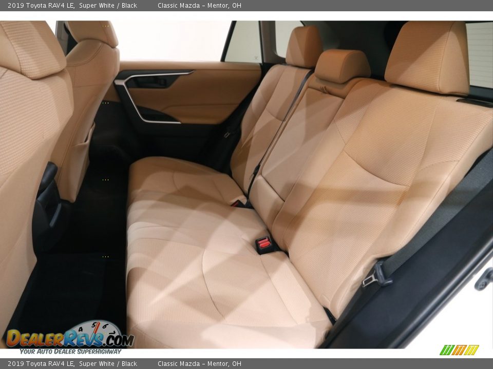 2019 Toyota RAV4 LE Super White / Black Photo #16