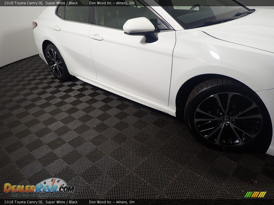2018 Toyota Camry SE Super White / Black Photo #4