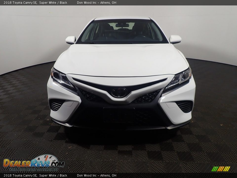 2018 Toyota Camry SE Super White / Black Photo #5