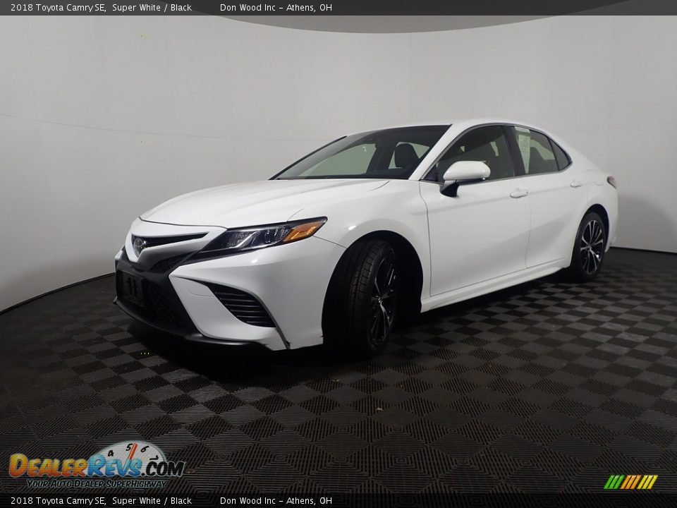 2018 Toyota Camry SE Super White / Black Photo #8