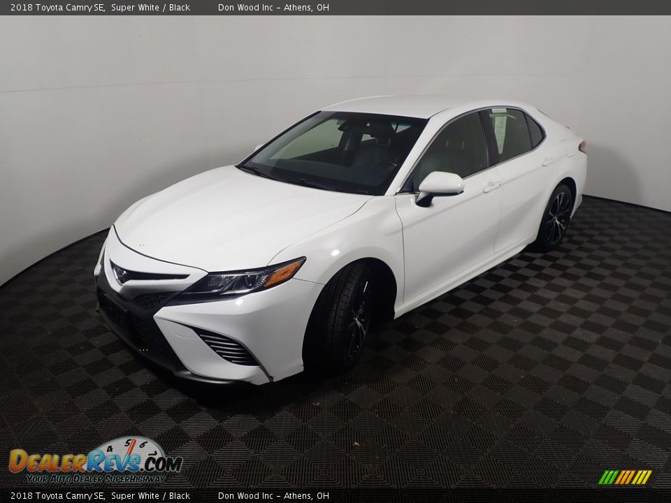 2018 Toyota Camry SE Super White / Black Photo #9