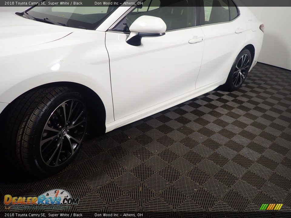 2018 Toyota Camry SE Super White / Black Photo #10