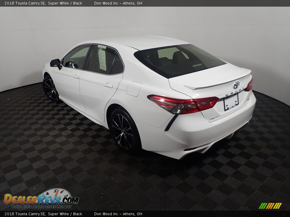 2018 Toyota Camry SE Super White / Black Photo #12