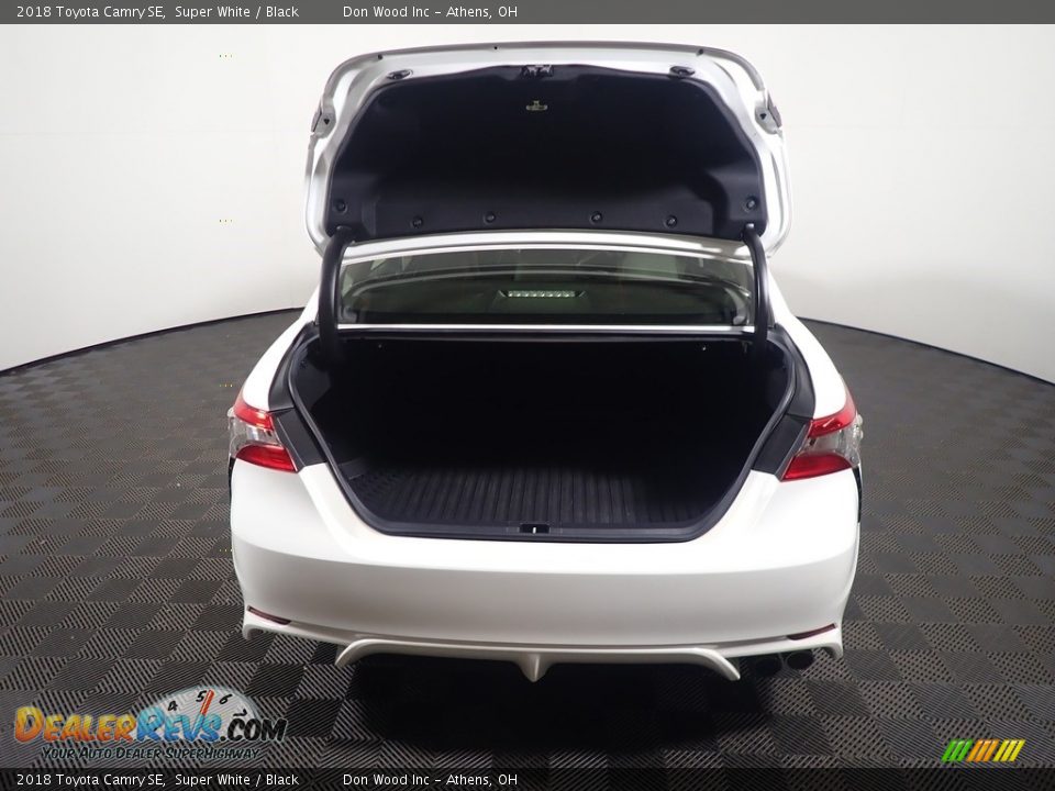 2018 Toyota Camry SE Super White / Black Photo #14