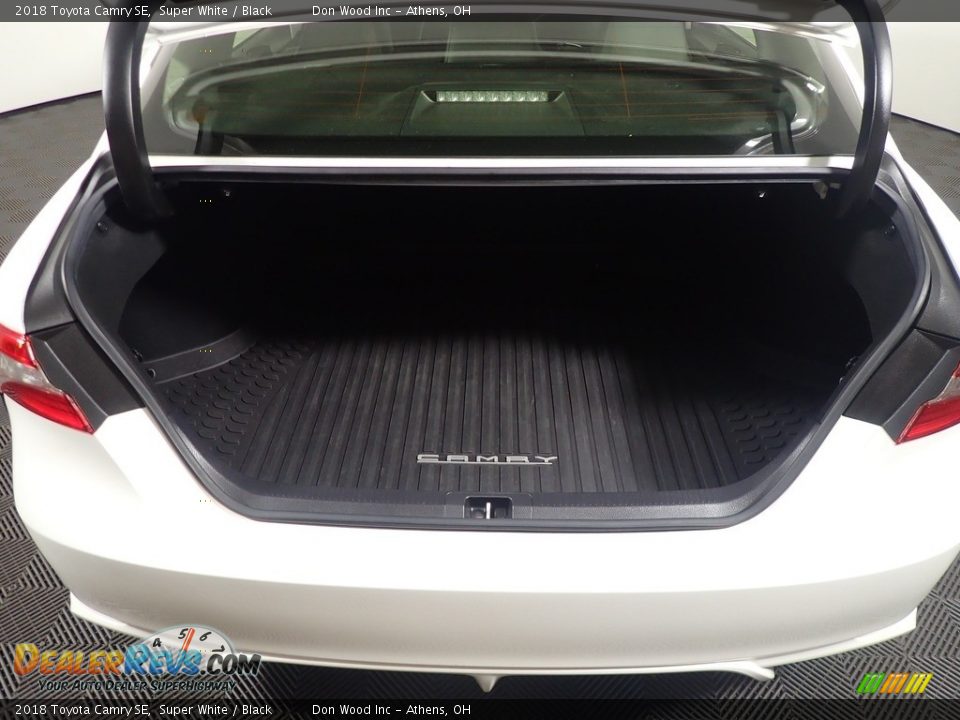2018 Toyota Camry SE Super White / Black Photo #15
