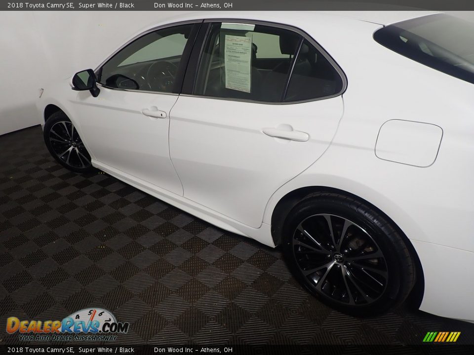 2018 Toyota Camry SE Super White / Black Photo #18
