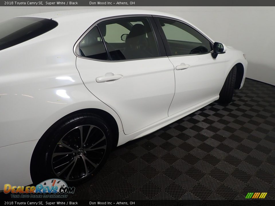 2018 Toyota Camry SE Super White / Black Photo #19