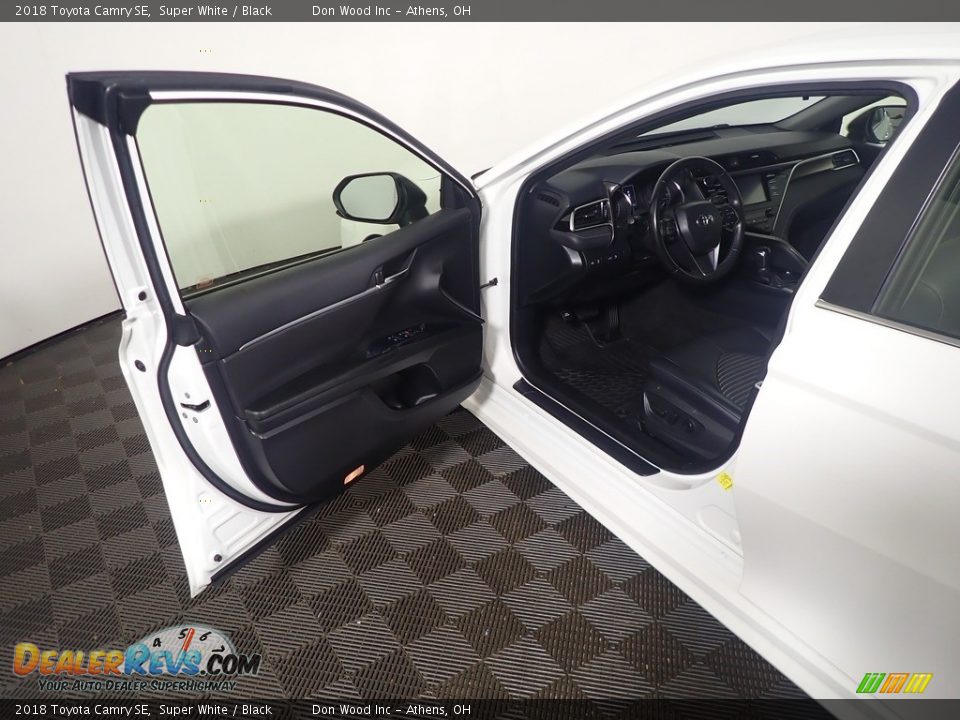 2018 Toyota Camry SE Super White / Black Photo #20