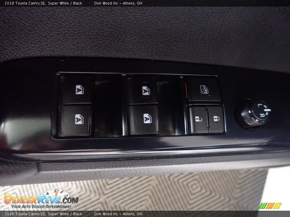 2018 Toyota Camry SE Super White / Black Photo #21