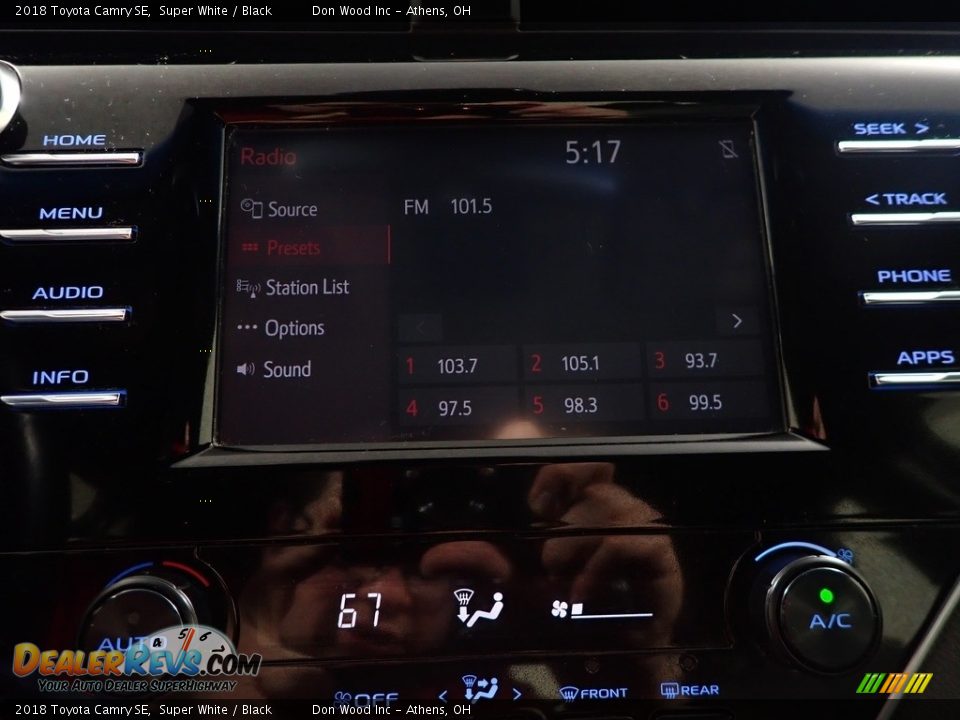 2018 Toyota Camry SE Super White / Black Photo #26