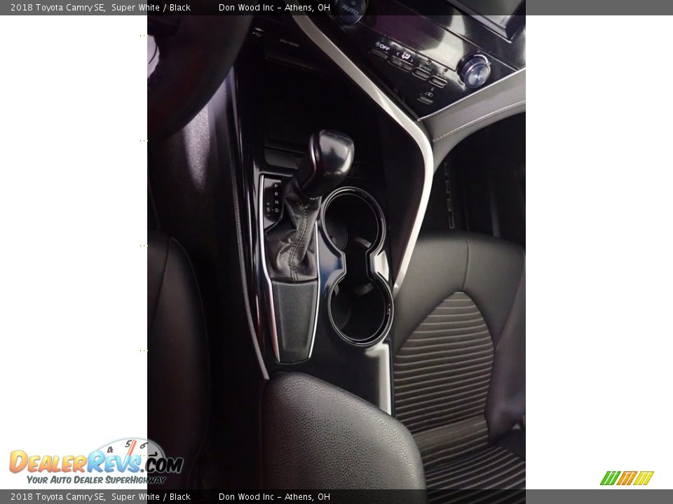 2018 Toyota Camry SE Super White / Black Photo #31
