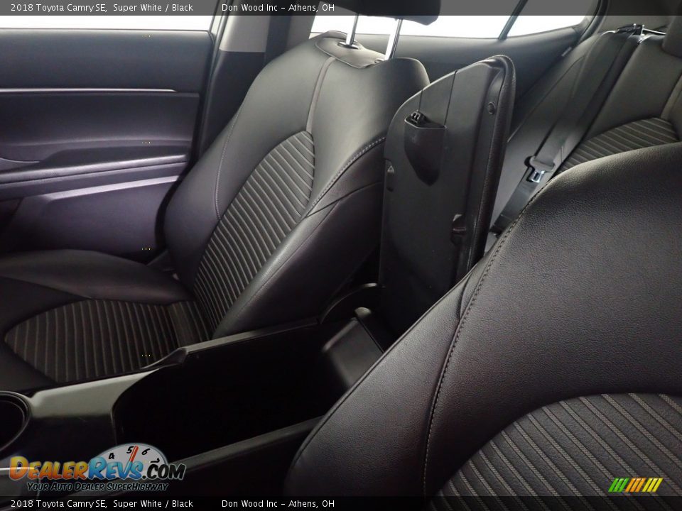 2018 Toyota Camry SE Super White / Black Photo #32