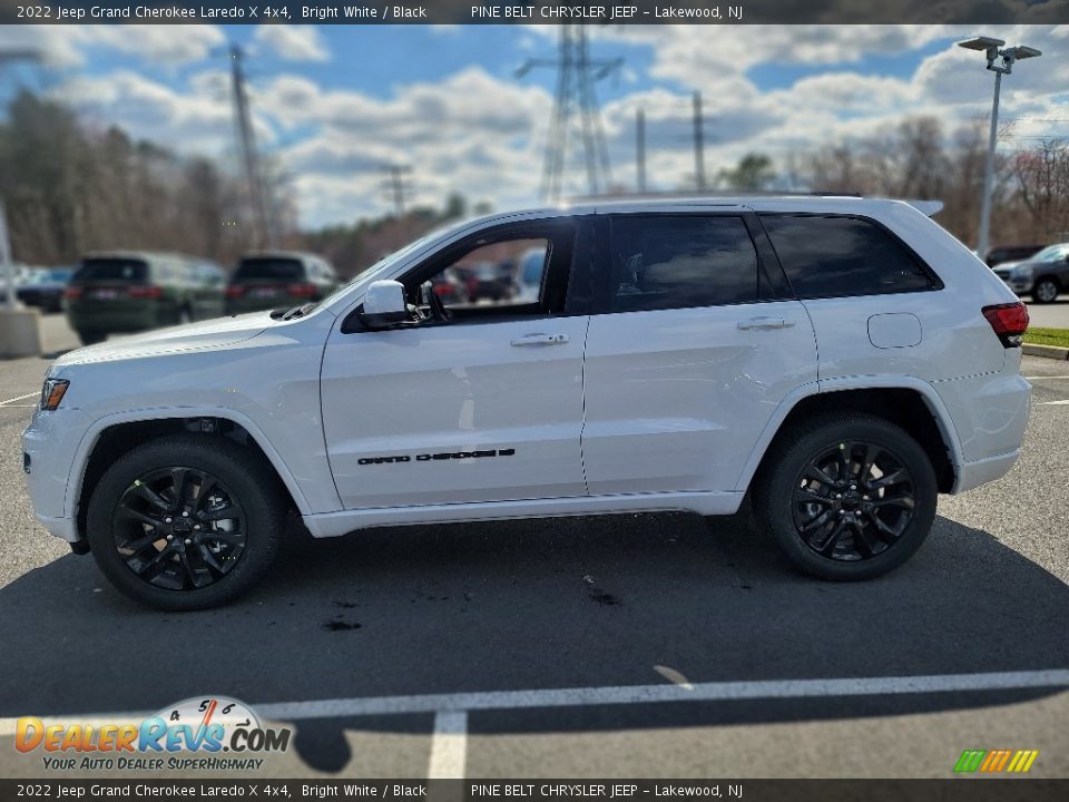 2022 Jeep Grand Cherokee Laredo X 4x4 Bright White / Black Photo #3