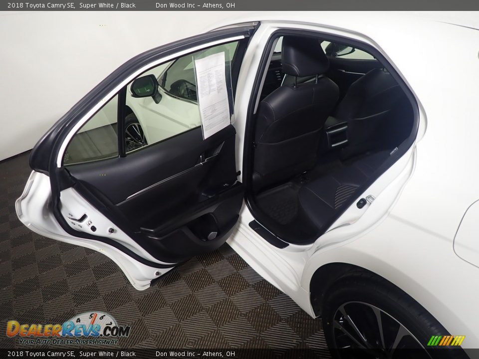 2018 Toyota Camry SE Super White / Black Photo #33