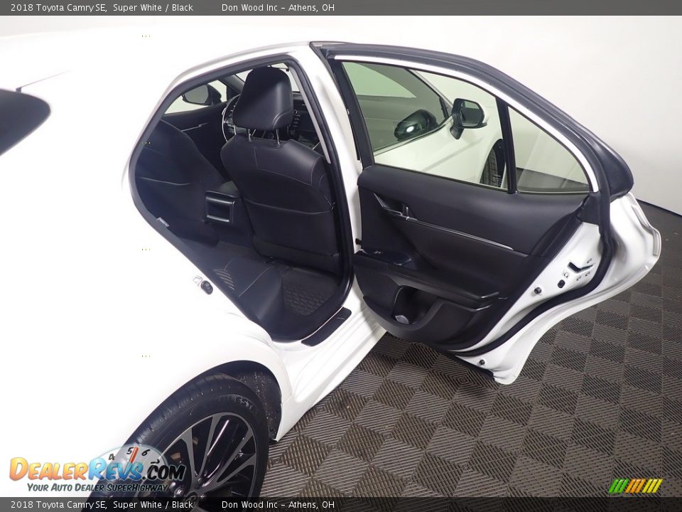 2018 Toyota Camry SE Super White / Black Photo #35