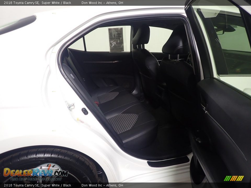 2018 Toyota Camry SE Super White / Black Photo #36