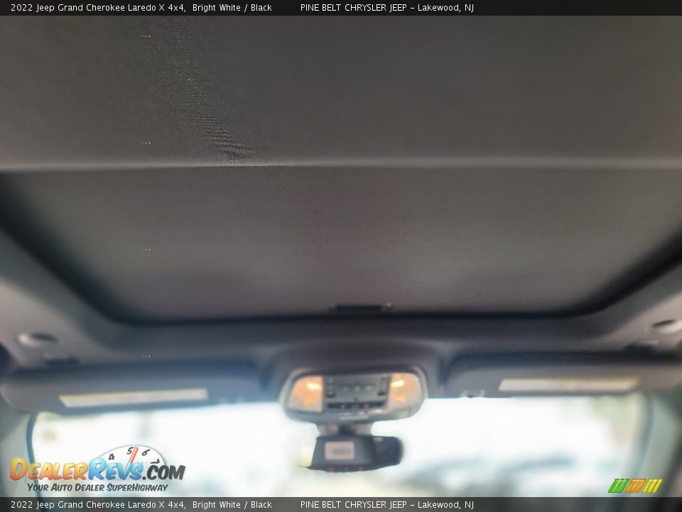 2022 Jeep Grand Cherokee Laredo X 4x4 Bright White / Black Photo #11