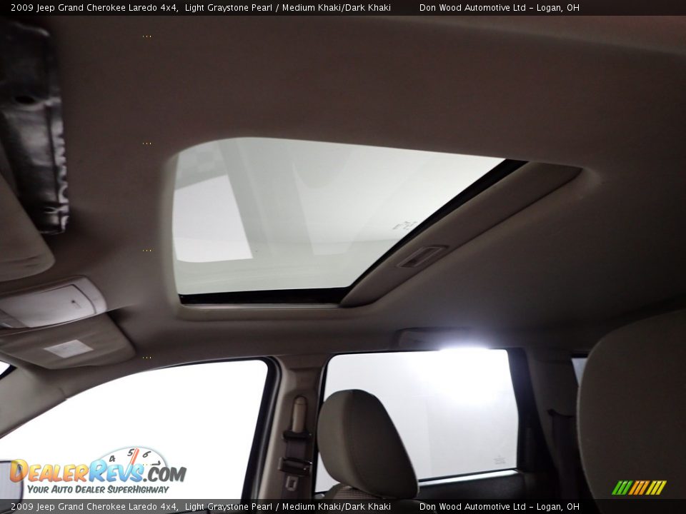 2009 Jeep Grand Cherokee Laredo 4x4 Light Graystone Pearl / Medium Khaki/Dark Khaki Photo #3
