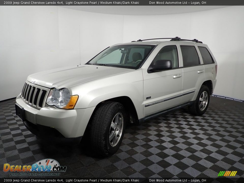 2009 Jeep Grand Cherokee Laredo 4x4 Light Graystone Pearl / Medium Khaki/Dark Khaki Photo #8