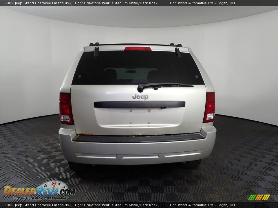 2009 Jeep Grand Cherokee Laredo 4x4 Light Graystone Pearl / Medium Khaki/Dark Khaki Photo #11