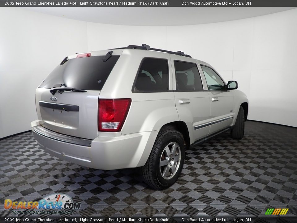 2009 Jeep Grand Cherokee Laredo 4x4 Light Graystone Pearl / Medium Khaki/Dark Khaki Photo #14