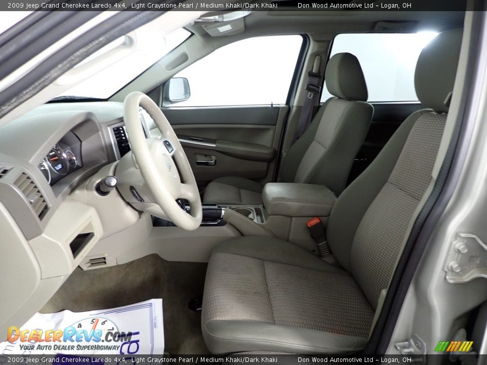 2009 Jeep Grand Cherokee Laredo 4x4 Light Graystone Pearl / Medium Khaki/Dark Khaki Photo #18