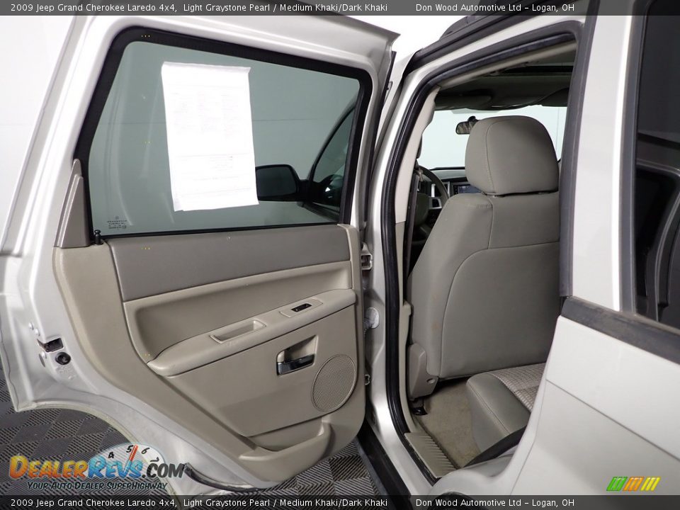 2009 Jeep Grand Cherokee Laredo 4x4 Light Graystone Pearl / Medium Khaki/Dark Khaki Photo #25