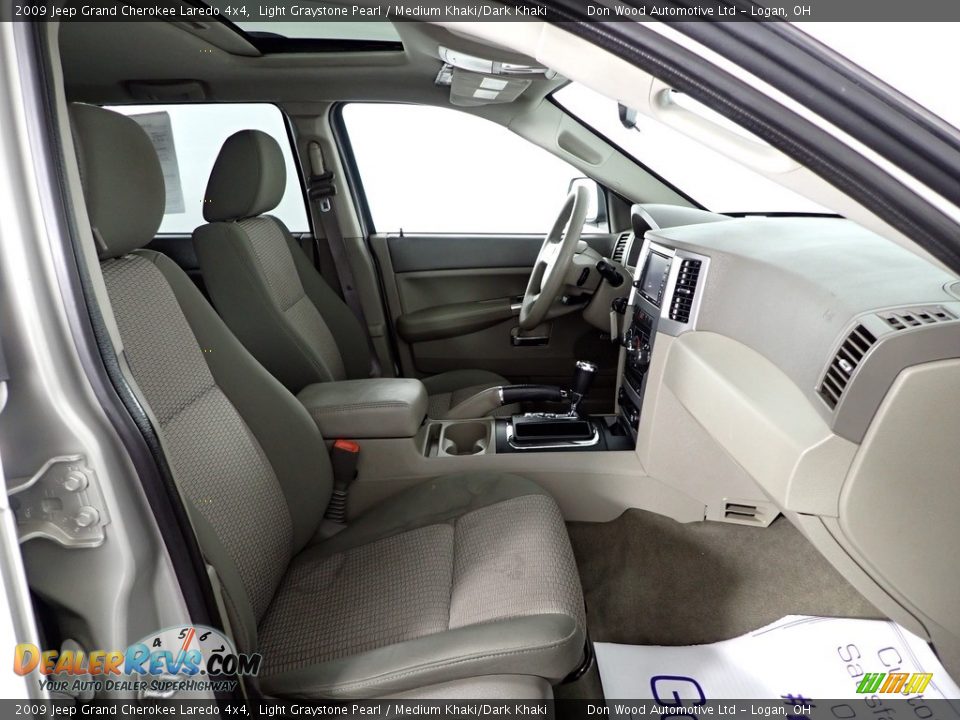 2009 Jeep Grand Cherokee Laredo 4x4 Light Graystone Pearl / Medium Khaki/Dark Khaki Photo #29