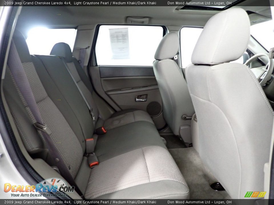 2009 Jeep Grand Cherokee Laredo 4x4 Light Graystone Pearl / Medium Khaki/Dark Khaki Photo #32