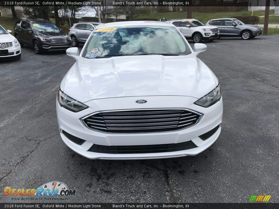 2018 Ford Fusion SE Oxford White / Medium Light Stone Photo #3