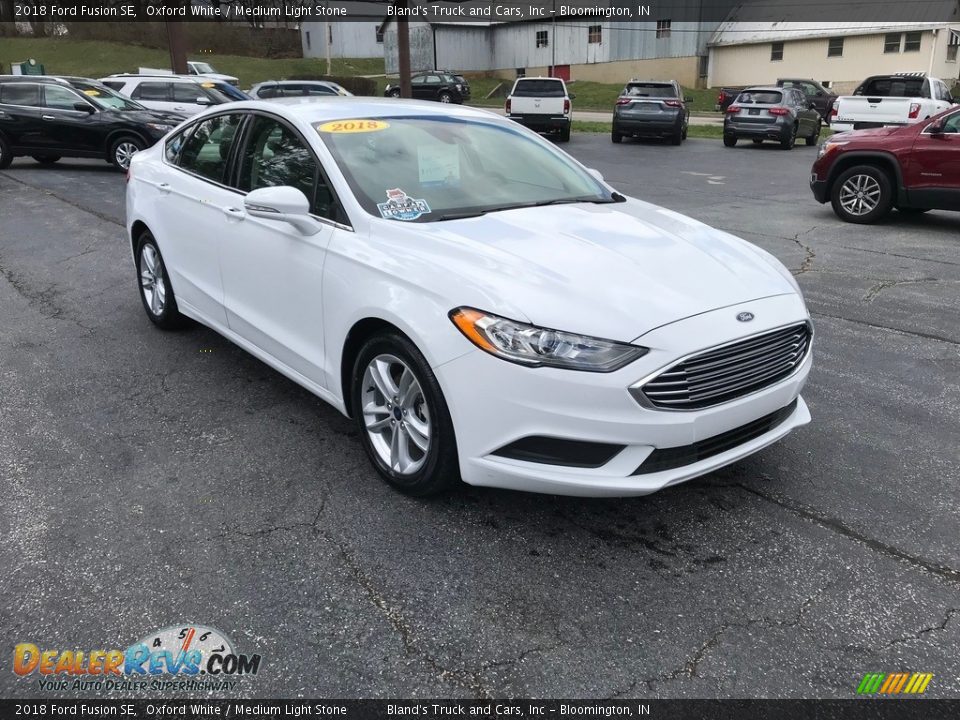 2018 Ford Fusion SE Oxford White / Medium Light Stone Photo #4