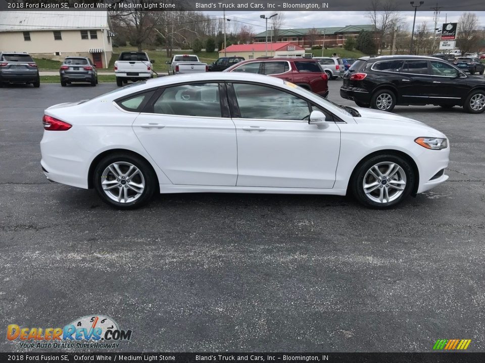 2018 Ford Fusion SE Oxford White / Medium Light Stone Photo #5