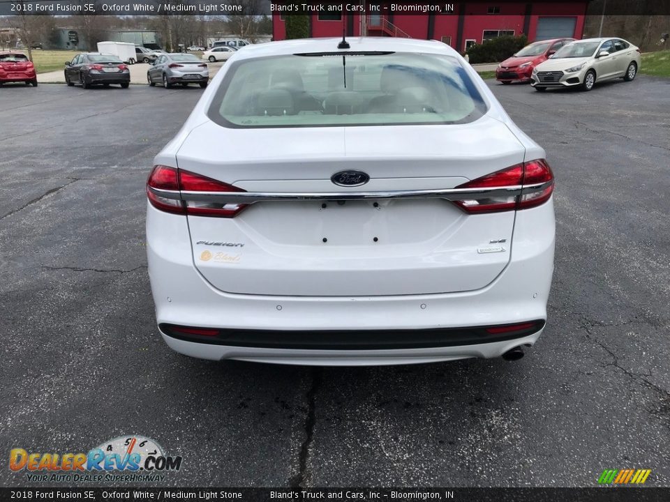 2018 Ford Fusion SE Oxford White / Medium Light Stone Photo #7