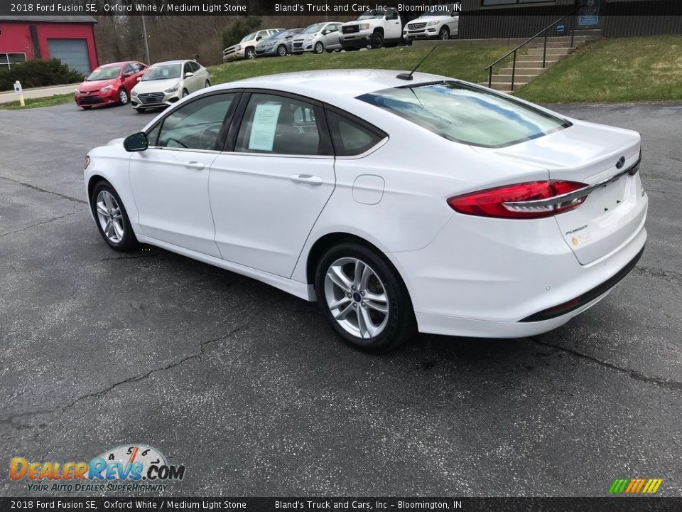 2018 Ford Fusion SE Oxford White / Medium Light Stone Photo #8