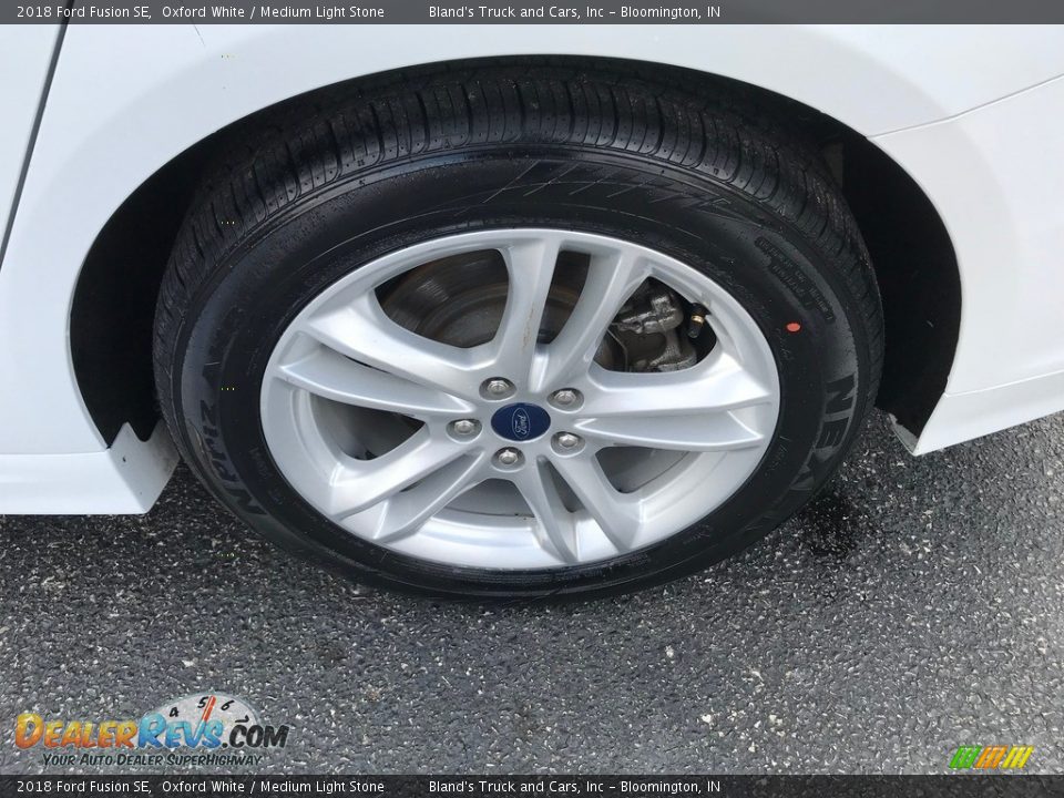 2018 Ford Fusion SE Oxford White / Medium Light Stone Photo #31