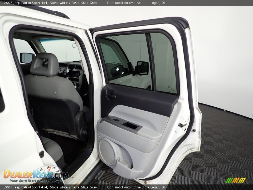 2007 Jeep Patriot Sport 4x4 Stone White / Pastel Slate Gray Photo #24